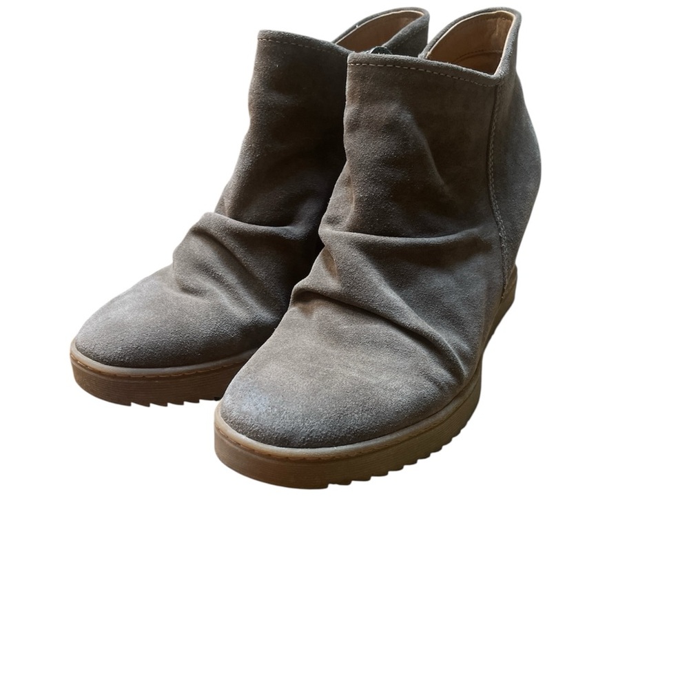 Sofft Taupe Ankle Booties with Relaxed Suede Style Womens Size 10